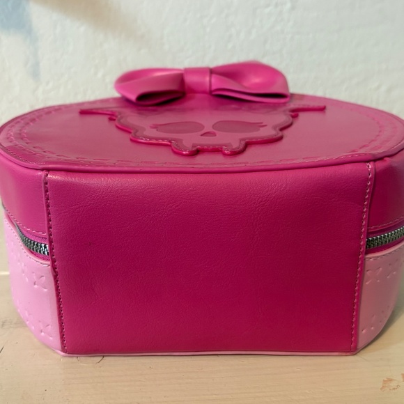 Monster High DRACULAURA Pink Bow Ribbon Crossbody Bag Purse - Picture 5 of 5